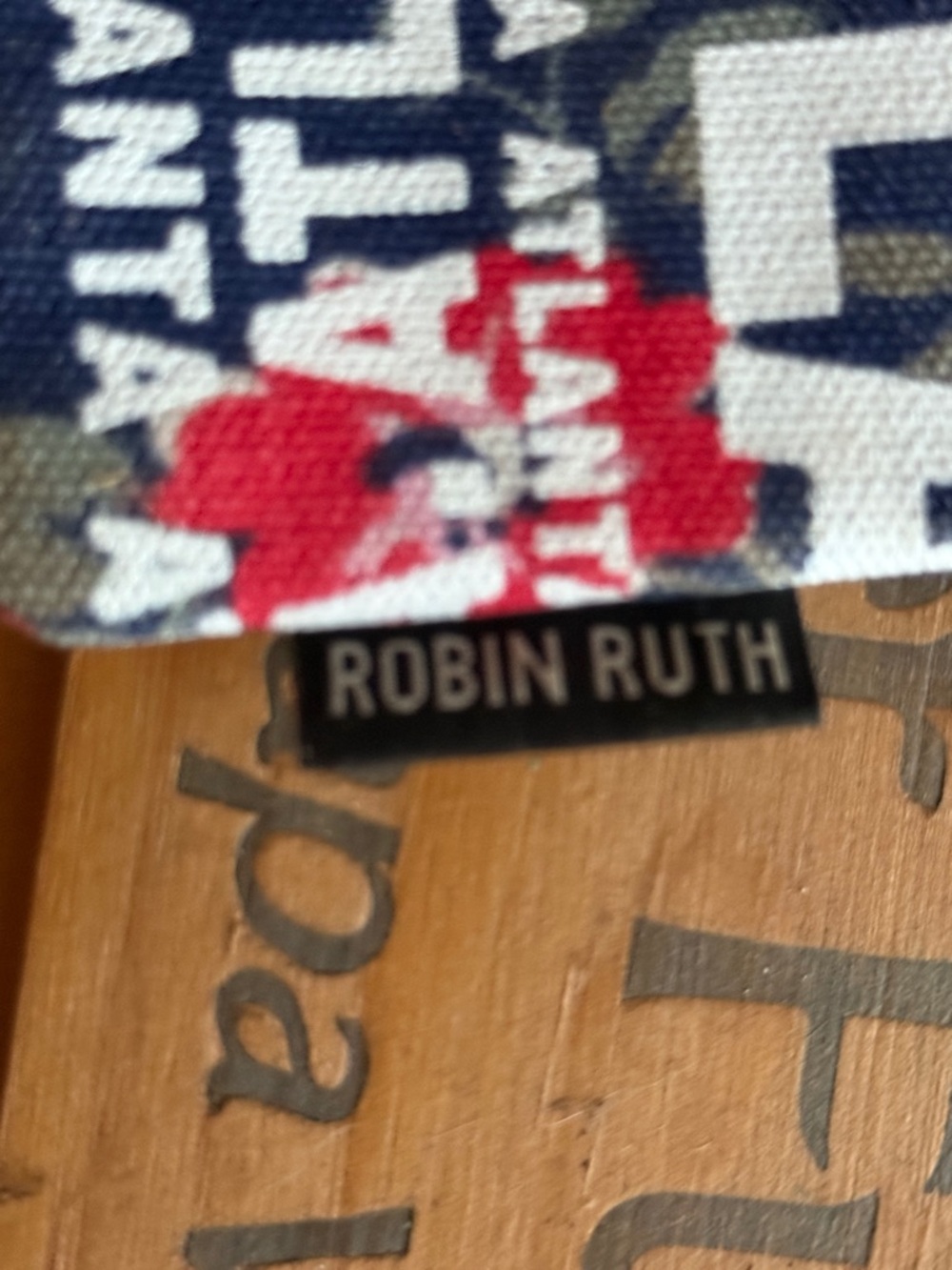 Robin Ruth Atlanta Crossbody - Picture 6 of 7